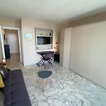 아파트 With Seafront Terrace *