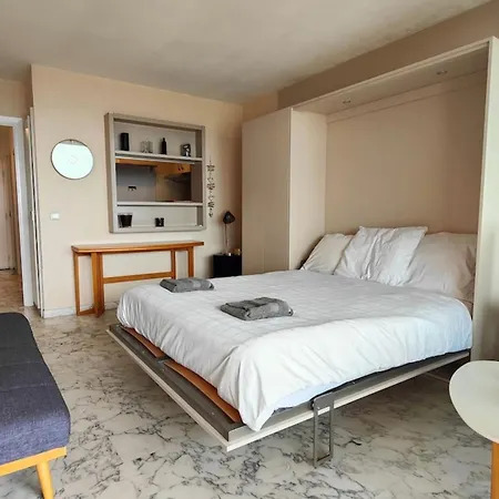 Apartman With Seafront Terrace *