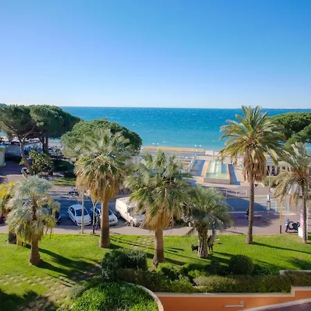 Apartman With Seafront Terrace Antibes