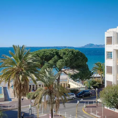 Apartman With Seafront Terrace *
