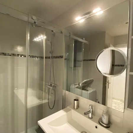 Apartman With Seafront Terrace *