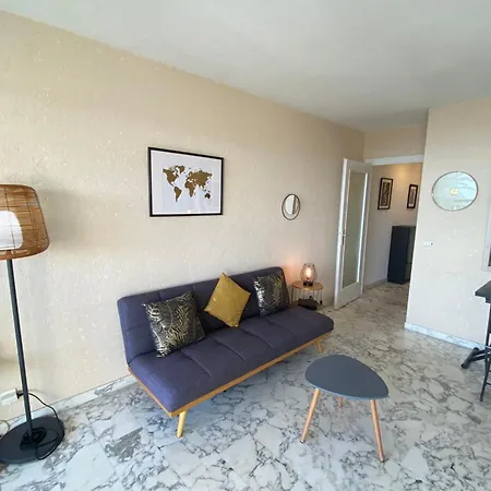 With Seafront Terrace Apartman *