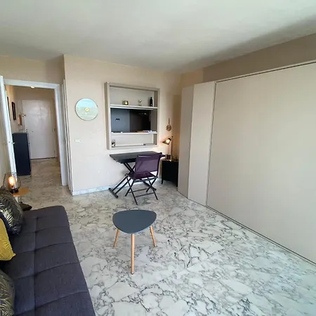 Apartman With Seafront Terrace *