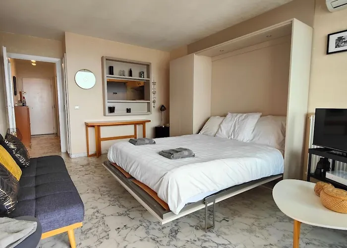 Apartment With Seafront Terrace *