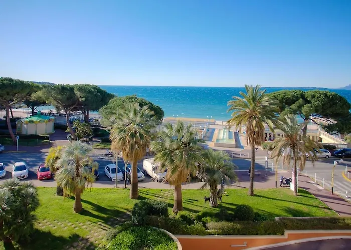 Apartment With Seafront Terrace Antibes